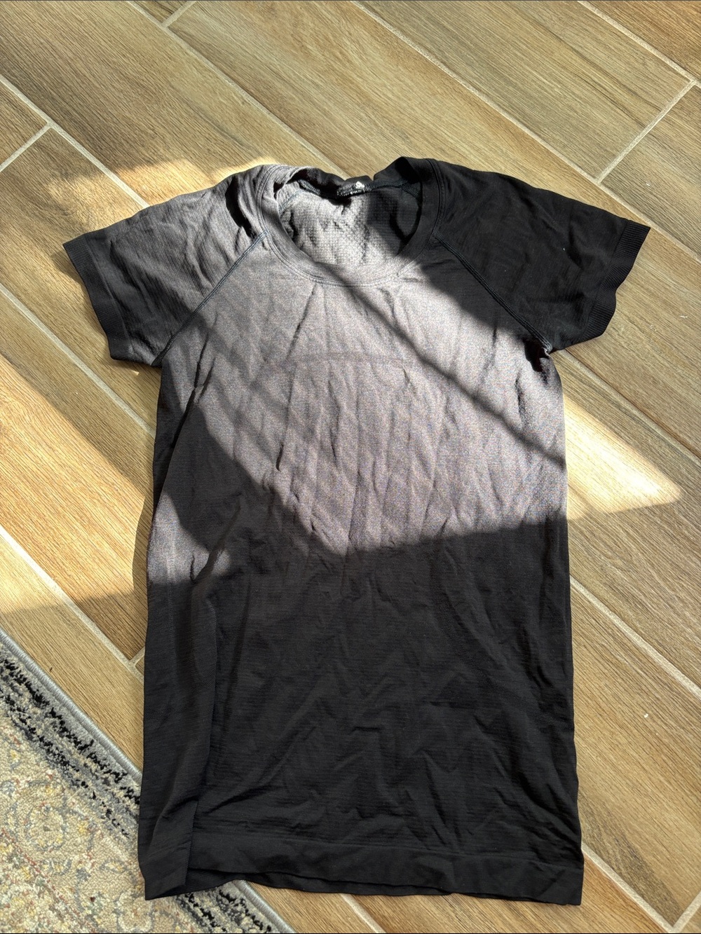 LULULEMON black fitness shirt